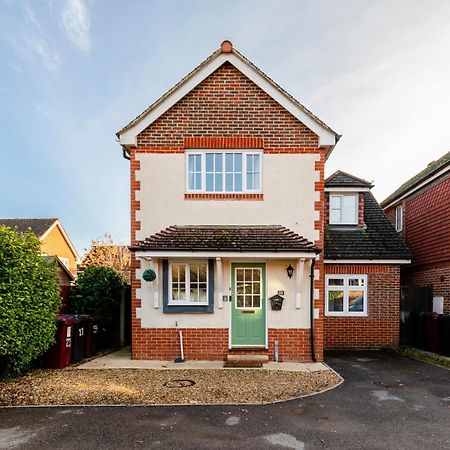Chichester Retreat House With Free Parking Экстерьер фото