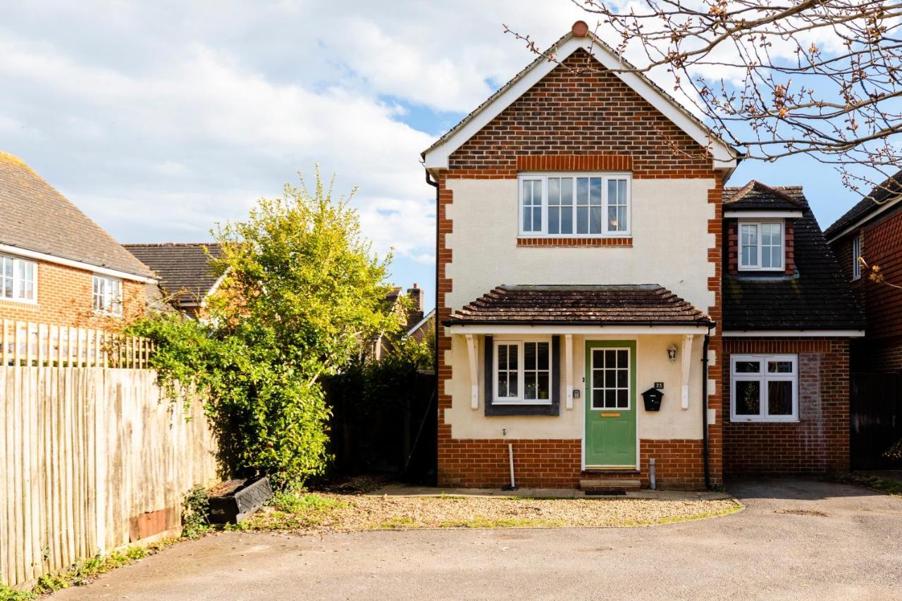 Chichester Retreat House With Free Parking Экстерьер фото