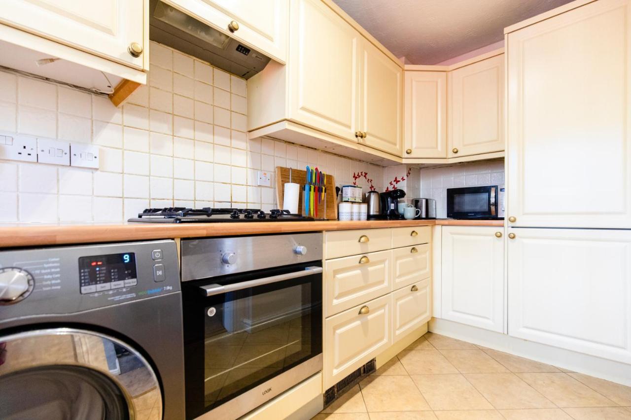 Chichester Retreat House With Free Parking Экстерьер фото