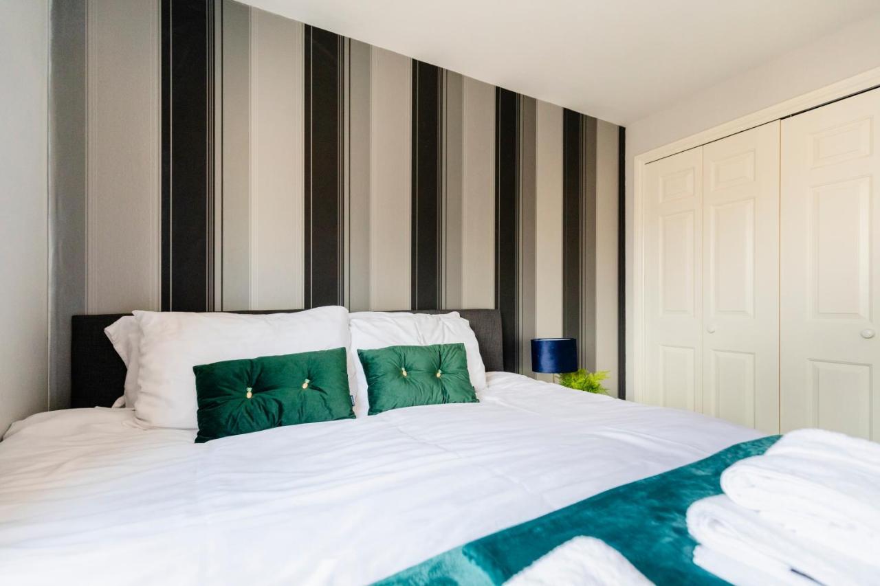 Chichester Retreat House With Free Parking Экстерьер фото