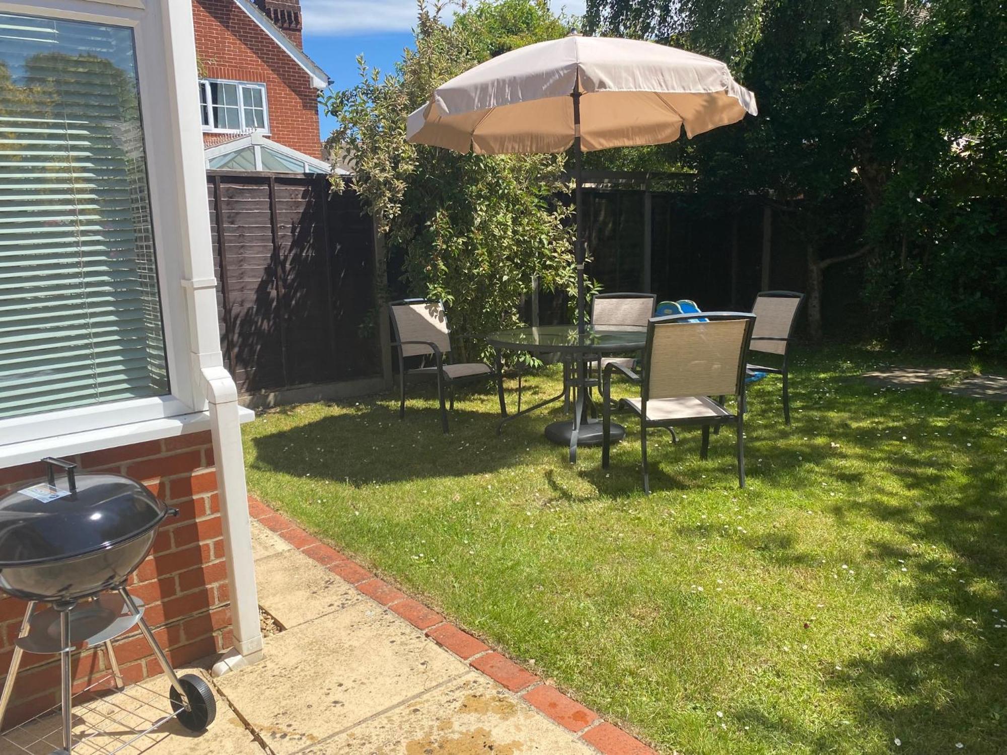 Chichester Retreat House With Free Parking Экстерьер фото