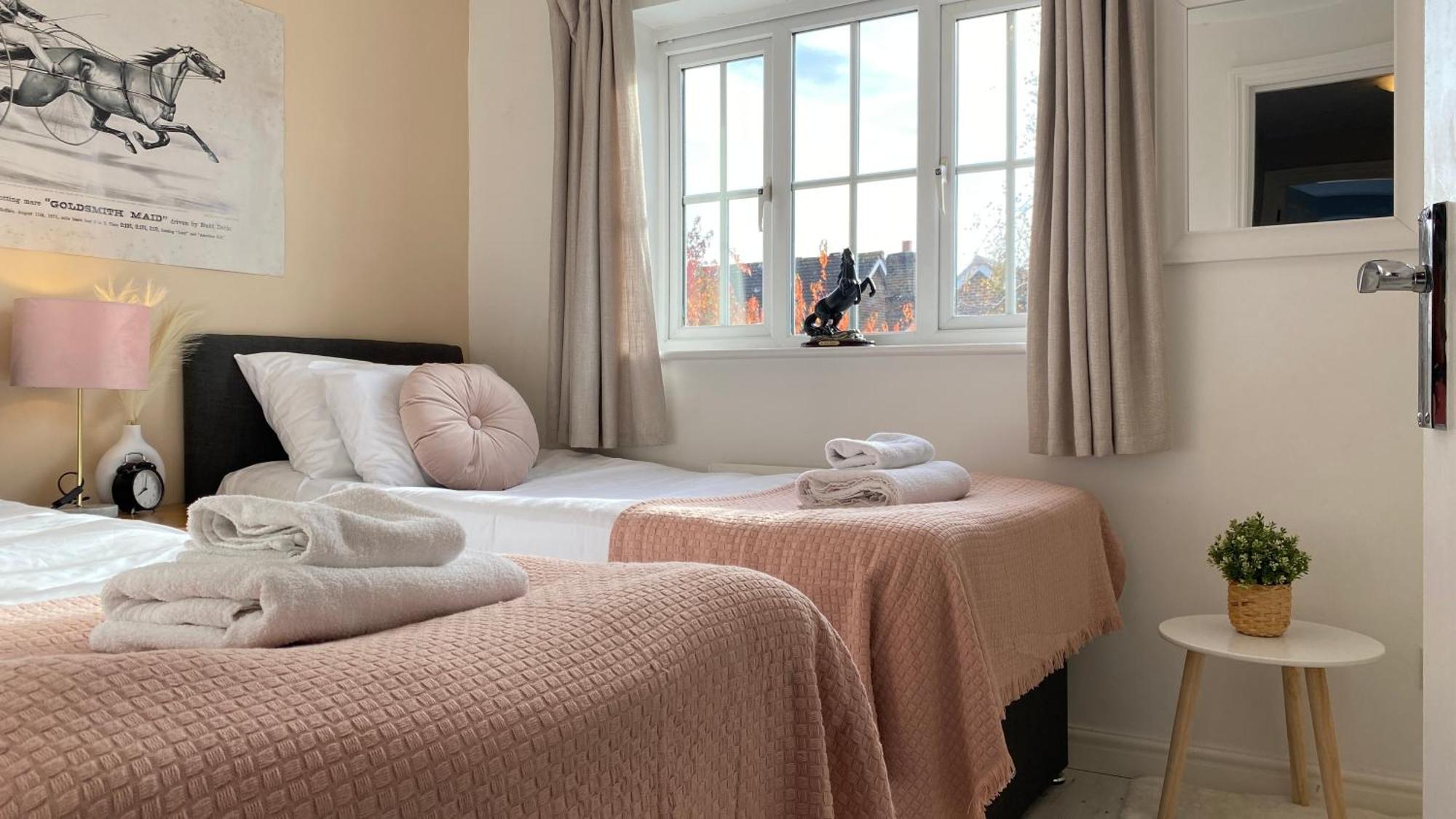 Chichester Retreat House With Free Parking Экстерьер фото