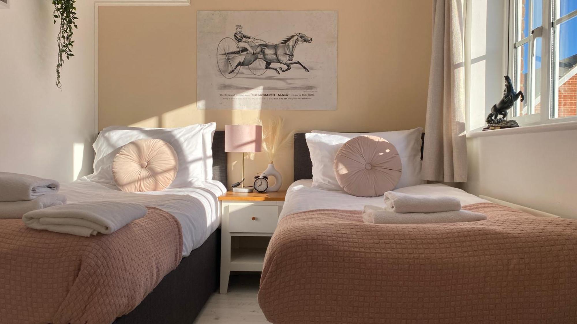 Chichester Retreat House With Free Parking Экстерьер фото