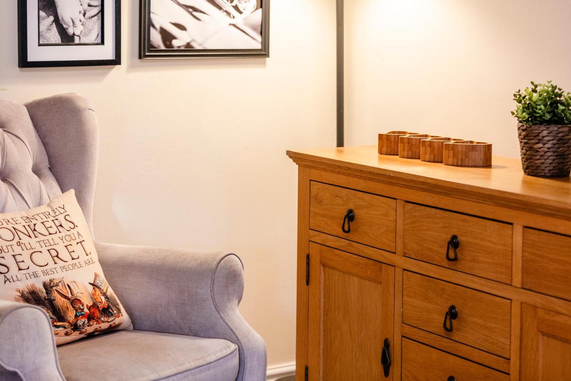 Chichester Retreat House With Free Parking Экстерьер фото