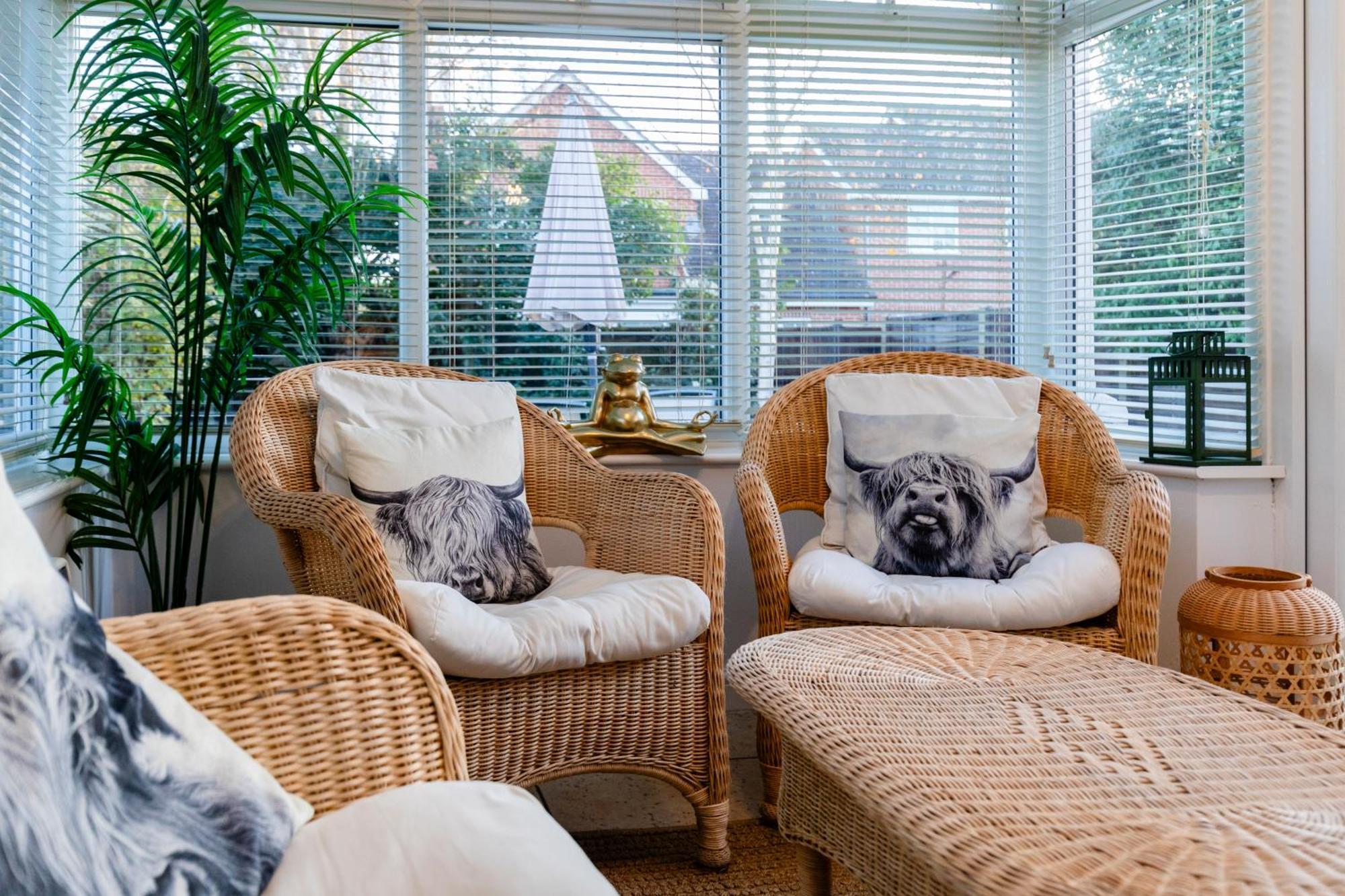 Chichester Retreat House With Free Parking Экстерьер фото