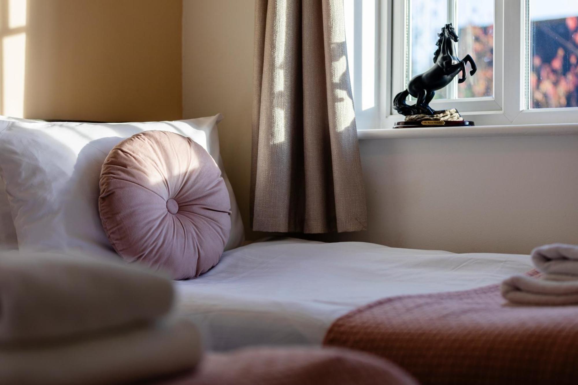 Chichester Retreat House With Free Parking Экстерьер фото