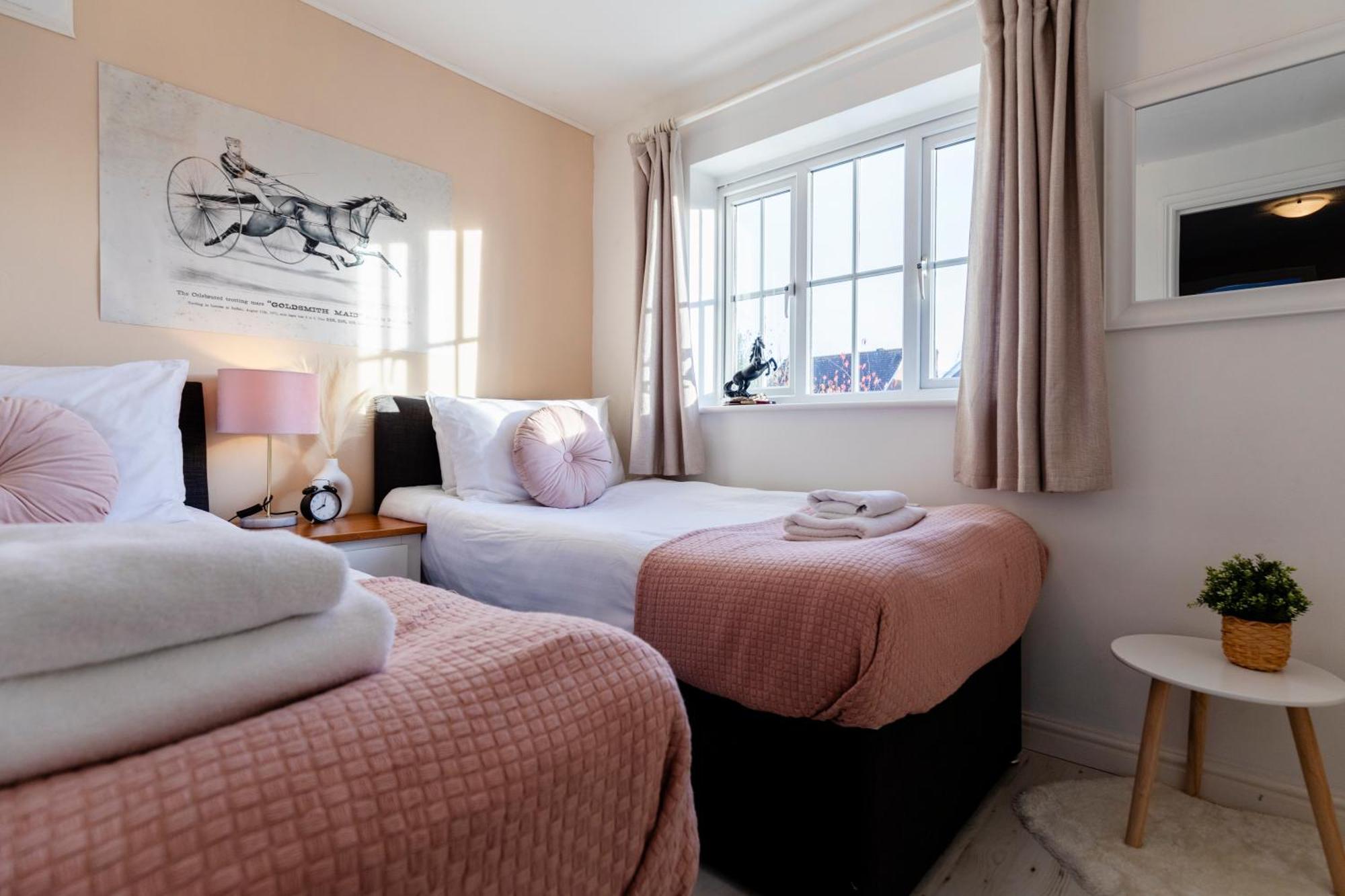 Chichester Retreat House With Free Parking Экстерьер фото