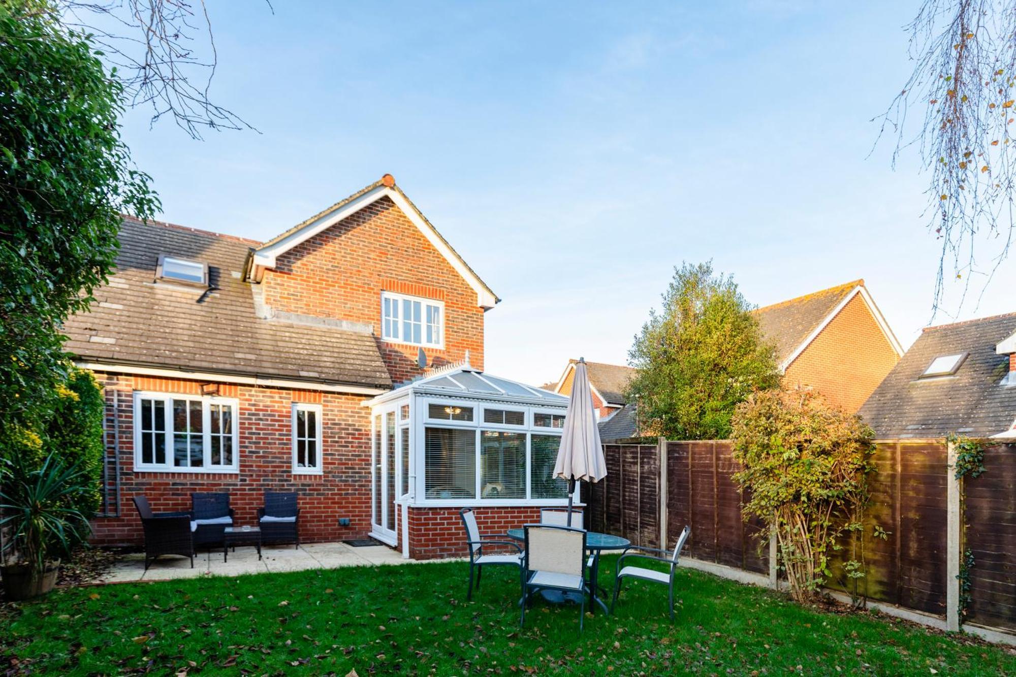 Chichester Retreat House With Free Parking Экстерьер фото