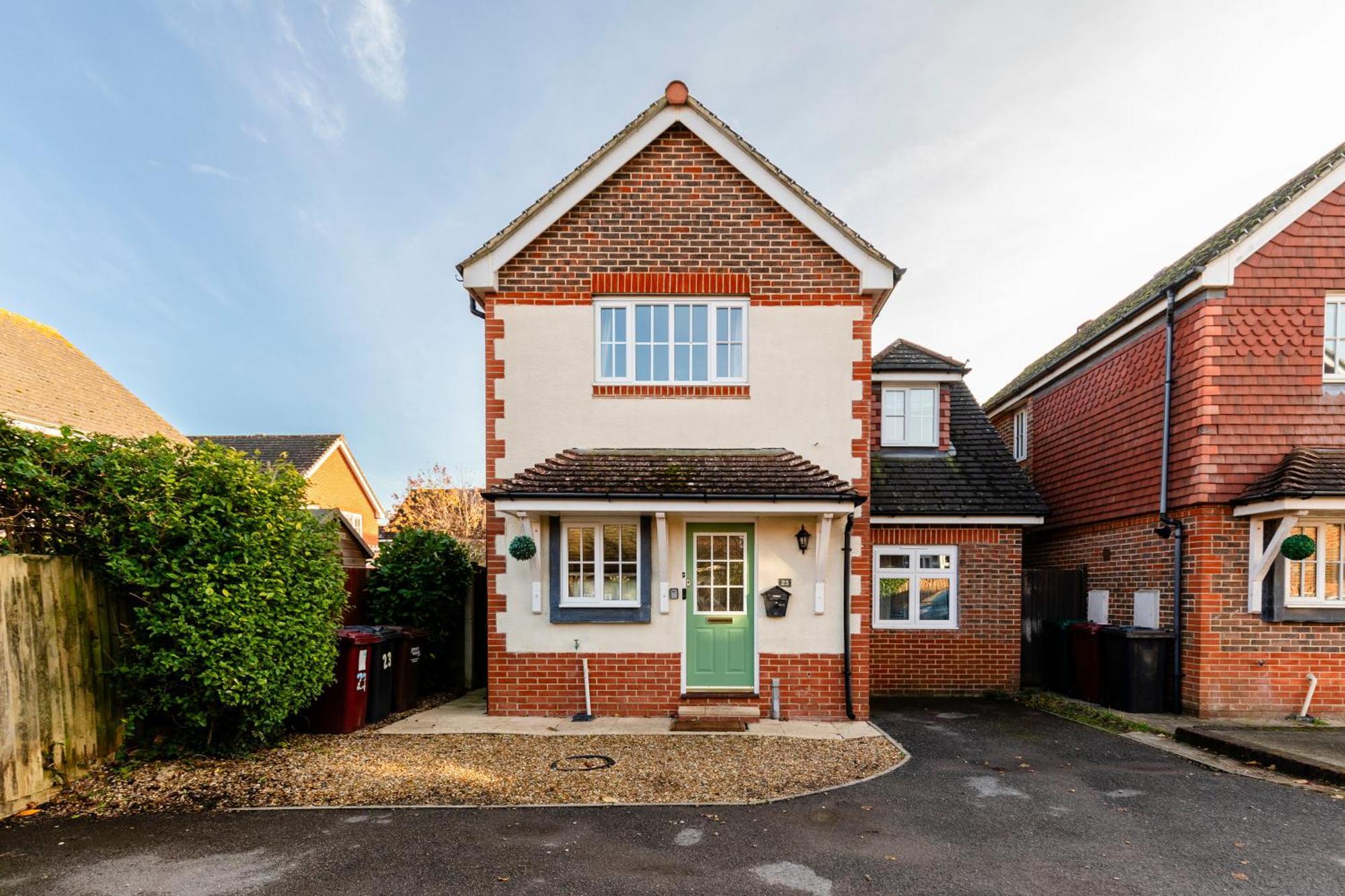 Chichester Retreat House With Free Parking Экстерьер фото